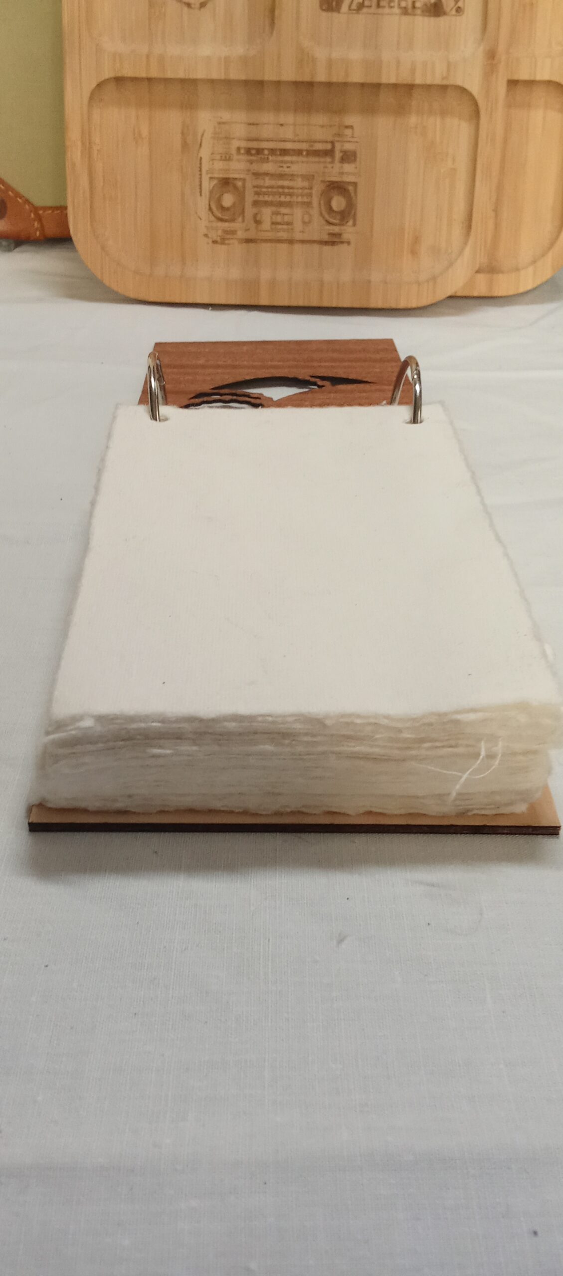 Carnet en bois d’acajou avec 100 pages de papier chiffon premium